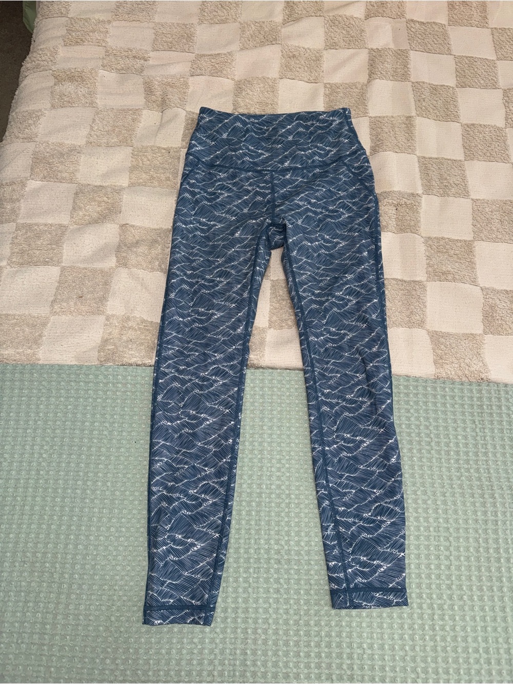 NWOT Vuori‎ Pace High Rise Printed Leggings in blue wave size XS